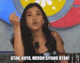 a woman giving the middle finger with the words utak kuya meron siyang utak below her