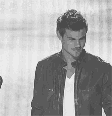 Taylor Lautner Thumbs Up GIF - Taylor Lautner Thumbs Up Cool GIFs