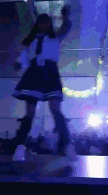 Shiela Tan Dancing GIF - Shiela Tan Dancing On Stage GIFs