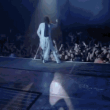 Hyping Up The Crowd Steven Tyler GIF - Hyping Up The Crowd Steven Tyler Aerosmith GIFs