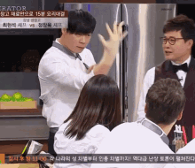 choi hyunseok korean chef glove showing off