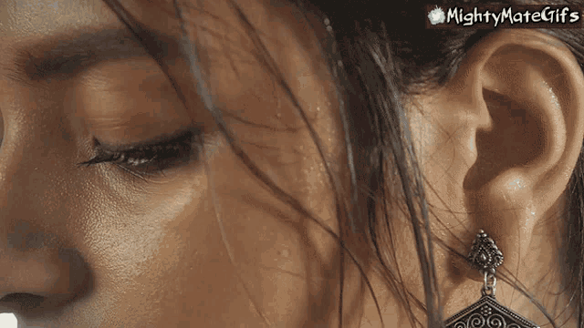 Nidhhi Agerwal Sweating GIF - Nidhhi Agerwal Sweating Cleavage - Discover &  Share GIFs