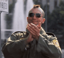 Leon Applause GIF - Leon Applause Clap GIFs