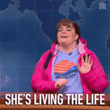 Shes Living The Life Aidy Bryant GIF - Shes Living The Life Aidy Bryant Carrie Krum GIFs