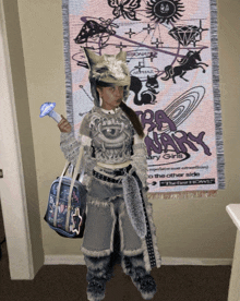 a person standing in front of a blanket that says " pa nary "