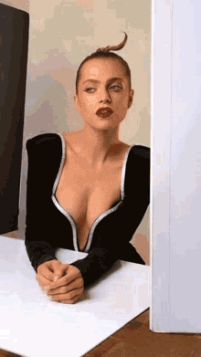 Modeling Anne Winters GIF - Modeling Anne Winters Let Me Think GIFs
