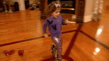 Criança Toma Um Tombo GIF - Kid Walk Trip GIFs