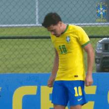 Ajoelhando Cbf GIF - Ajoelhando Cbf Confederacao Brasileira De Futebol GIFs