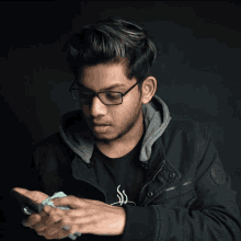 Cleaning Screen Anubhav Roy GIF - Cleaning Screen Anubhav Roy Wiping GIFs