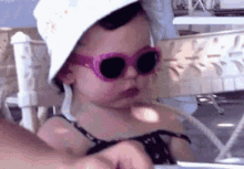 Chora Não Coleguinha Bebê Lindo De óculos Escuros GIF