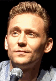 不用谢 GIF - Tom Hiddleston Smile Content GIFs
