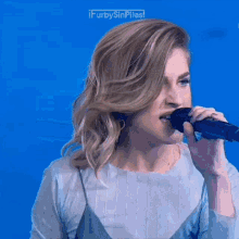a woman singing into a microphone with the words ifurbysinpilas in the corner