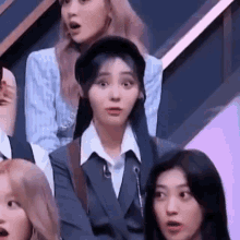 Loona Jinsoul Acting Surprised Oh My Turning Her Head Shocked Confused Puzzled GIF
