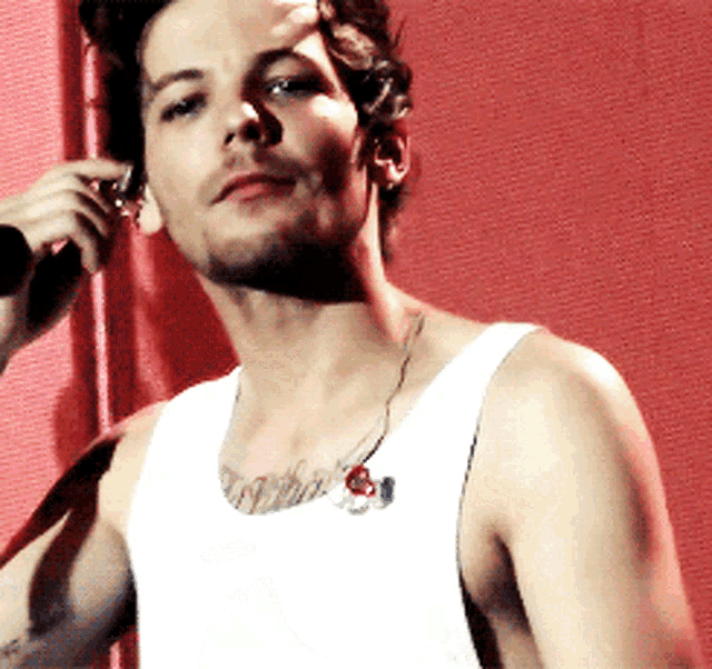 Louis Tomlinson GIF - Louis Tomlinson Hot - Discover & Share GIFs