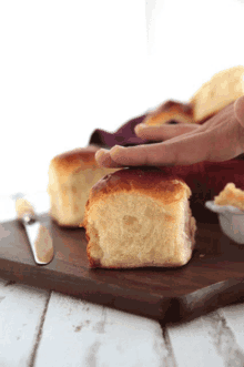 Rolls Hawaiian Bread GIF - Rolls Hawaiian Bread Dinner Roll GIFs