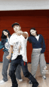 Shoong Twicepink GIF - Shoong Twicepink Momo GIFs