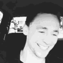 Tom Hiddleston Laugh GIF - Tom Hiddleston Laugh GIFs