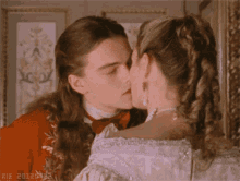 Recluse Kiss GIF - Recluse Kiss Leonardo Di Caprio GIFs