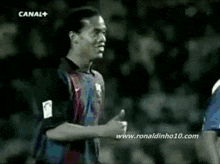 Ronaldinho Having Fun GIF - Ronaldinho Having Fun Players GIFs