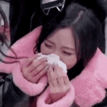sujeong ryu sujeong lovelyz crying wiping tears