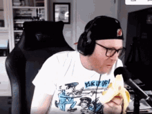 Jeff Bakalar Giant Bomb GIF - Jeff Bakalar Giant Bomb Banana GIFs