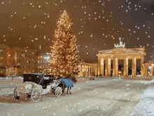 Snowing Christmas Tree GIF - Snowing Christmas Tree GIFs
