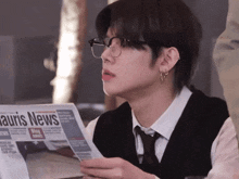 Txt Yeonjun Yeonjun Reaction GIF - Txt Yeonjun Yeonjun Reaction Yeonjun Reading Newspaper GIFs
