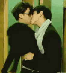 Seunghyun Kiss GIF - Seunghyun Kiss Silly GIFs
