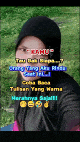 a woman wearing a black hijab with the words kamu tau gak siapa orang yang aku rindu
