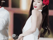 아이린 미소 춤 하바나 공연 장미 키스 쪽 뽀뽀 섹시 긴머리 레드벨벳 GIF - Irene Smile Dancing GIFs