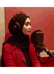 Siti Nordiana Singing GIF