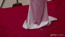Emilia Clarke Pose GIF - Emilia Clarke Pose Red Carpet GIFs