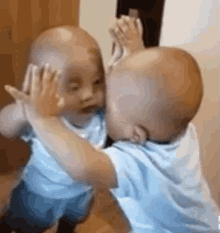 Kembaran GIF - Kembar Bayi Cermin GIFs