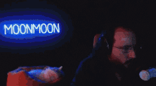 Moonmoon Neon Sign GIF - Moonmoon Neon Sign Flash GIFs