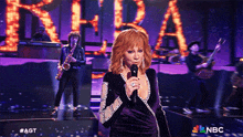 Pointing At You Reba Mcentire GIF - Pointing At You Reba Mcentire America'S Got Talent GIFs