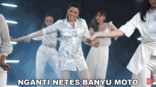 Nganti Netes Banyu Moto Fitri Carlina GIF - Nganti Netes Banyu Moto Fitri Carlina Wingi Odading Saiki Semongko Song GIFs