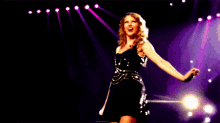 Dancing Taylor Swift Live GIF - Dancing Taylor Swift Live Fearless GIFs