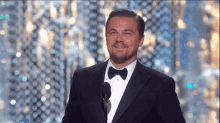 Oscars Leonardo Di Caprio GIF - Oscars Leonardo Di Caprio Laugh GIFs