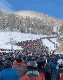Crowded Jam Packed GIF - Crowded Jam Packed Long Line GIFs