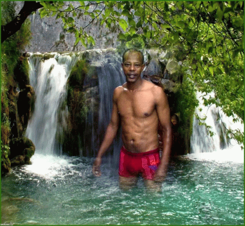 Soaking In The Water Bob Marley GIF - Soaking in the water Bob marley Bob  marley one love - Discover & Share GIFs