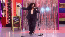 Lawrence Chaney Drag Queen GIF - Lawrence Chaney Drag Queen Rupauls Drag Race Uk GIFs