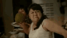 หอแต๋วแตก โก๊ะตี๋ ปาทุเรียน GIF - How Taew Tak Throw Durian Kootee GIFs