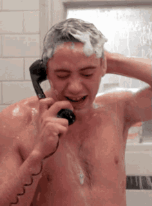 Allo Washing Phoning GIF - Allo Washing Phoning Shower GIFs