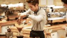 시우민 엑소 Exo 카페 바리스타 커피 GIF - Exo Xiumin Cafe GIFs