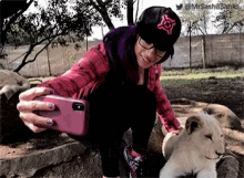 Sasha Banks Selfie GIF - Sasha Banks Selfie Lion Cub GIFs