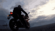 Unchiu Xe No N Motorcycle GIF - Unchiu Xe No N Motorcycle Motorcycle Rider GIFs