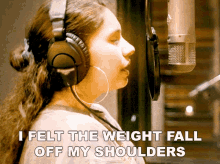 I Felt The Weight Fall Off My Shoulders Alessia Cara GIF - I Felt The Weight Fall Off My Shoulders Alessia Cara October GIFs