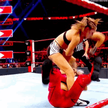 Ronda Rousey Armbar GIF - Ronda Rousey Armbar Bayley GIFs