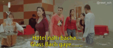 de dana dan rajpal yadav hotel nahi bacha glass bach gaye