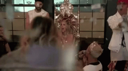 Ariana Madix Pumprules Queen Birthday Party GIF - Ariana Madix Pumprules Queen Birthday Party Confettis - Discover & Share GIFs